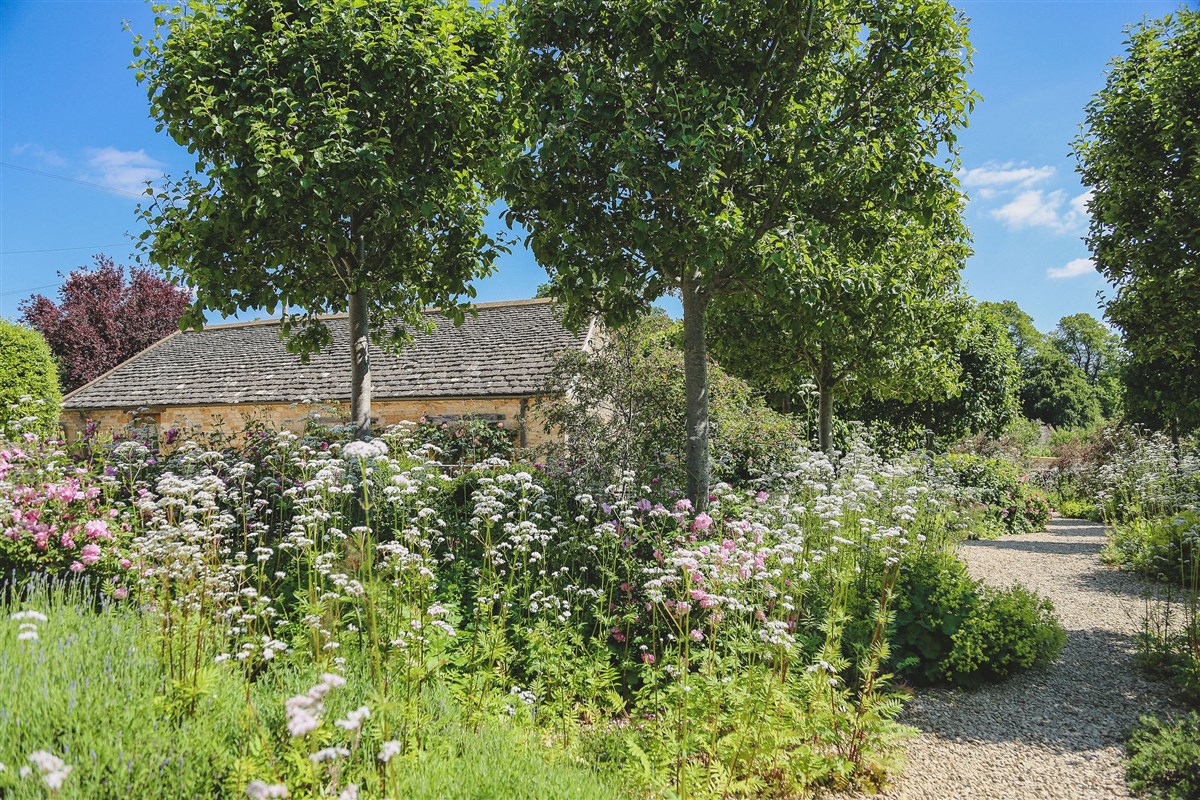 Granary Walk by Barn