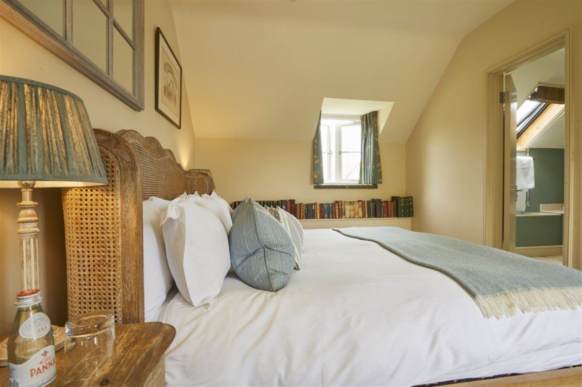 Bedroom, The Kingham Plough
