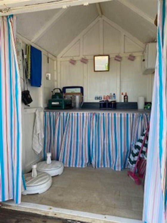 Hut 1071 Inside