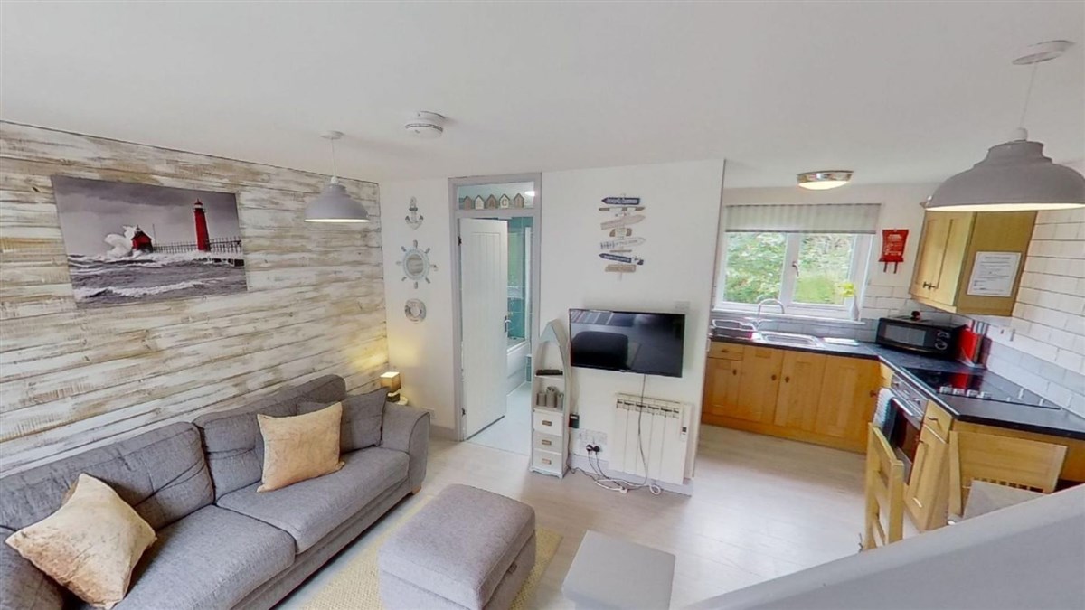 36 Strawberry Hill, Tolroy Manor