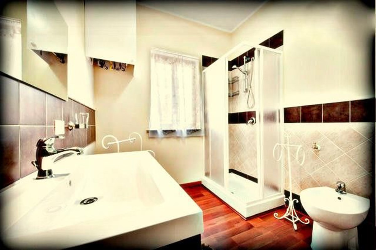 Bathroom - Blue Room