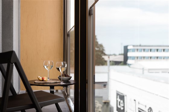 Vibrante casa estudio con terraza