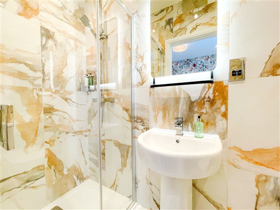 Bathroom Double room