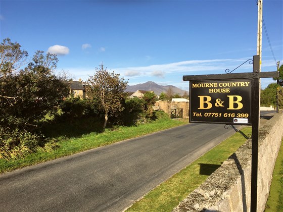 Vista del B&B Sign & Slieve Binnian