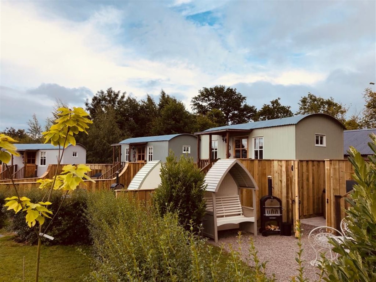 Lemore Lodges
