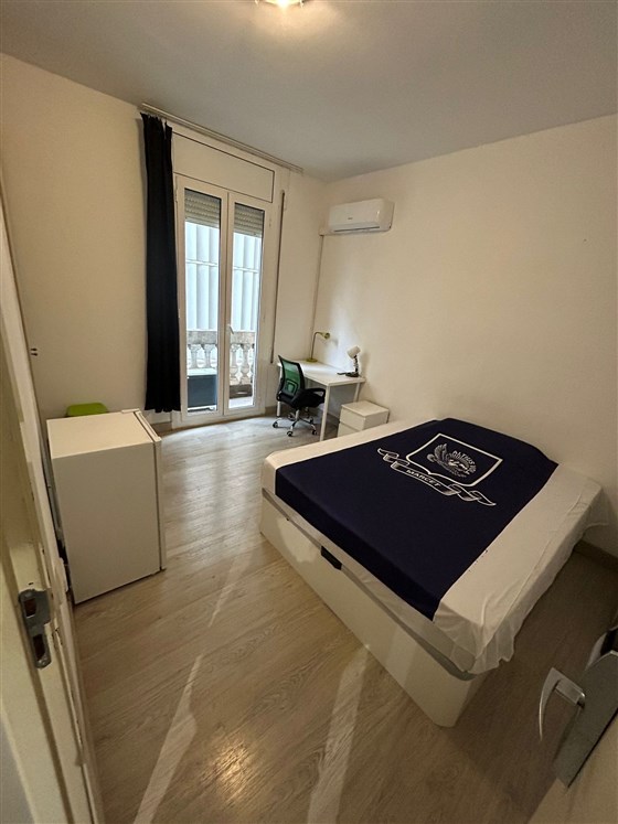 96110habitación 简单，双人床