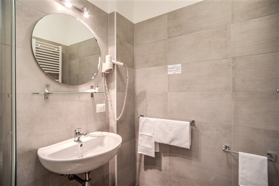 Badezimmer im Deluxe-Zimmer