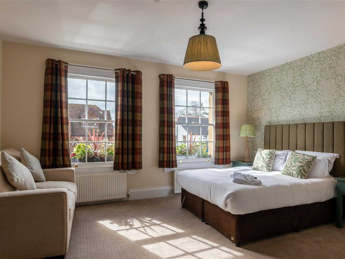 The Richard Onslow,  113 - 117 High St, Cranleigh Village, Surrey, GU6 8AU
