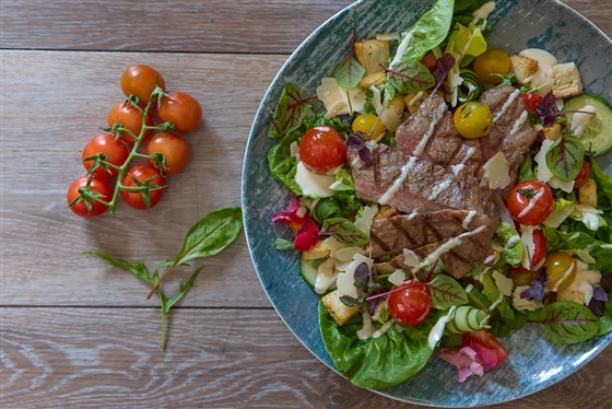 Caesar Salad with Steak (main)