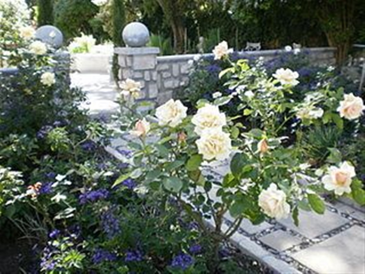 Entrada para o jardim de ervas