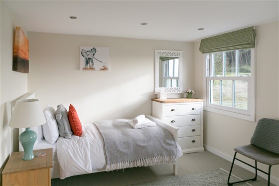 Upstairs twin bedroom with ensuite shower room 