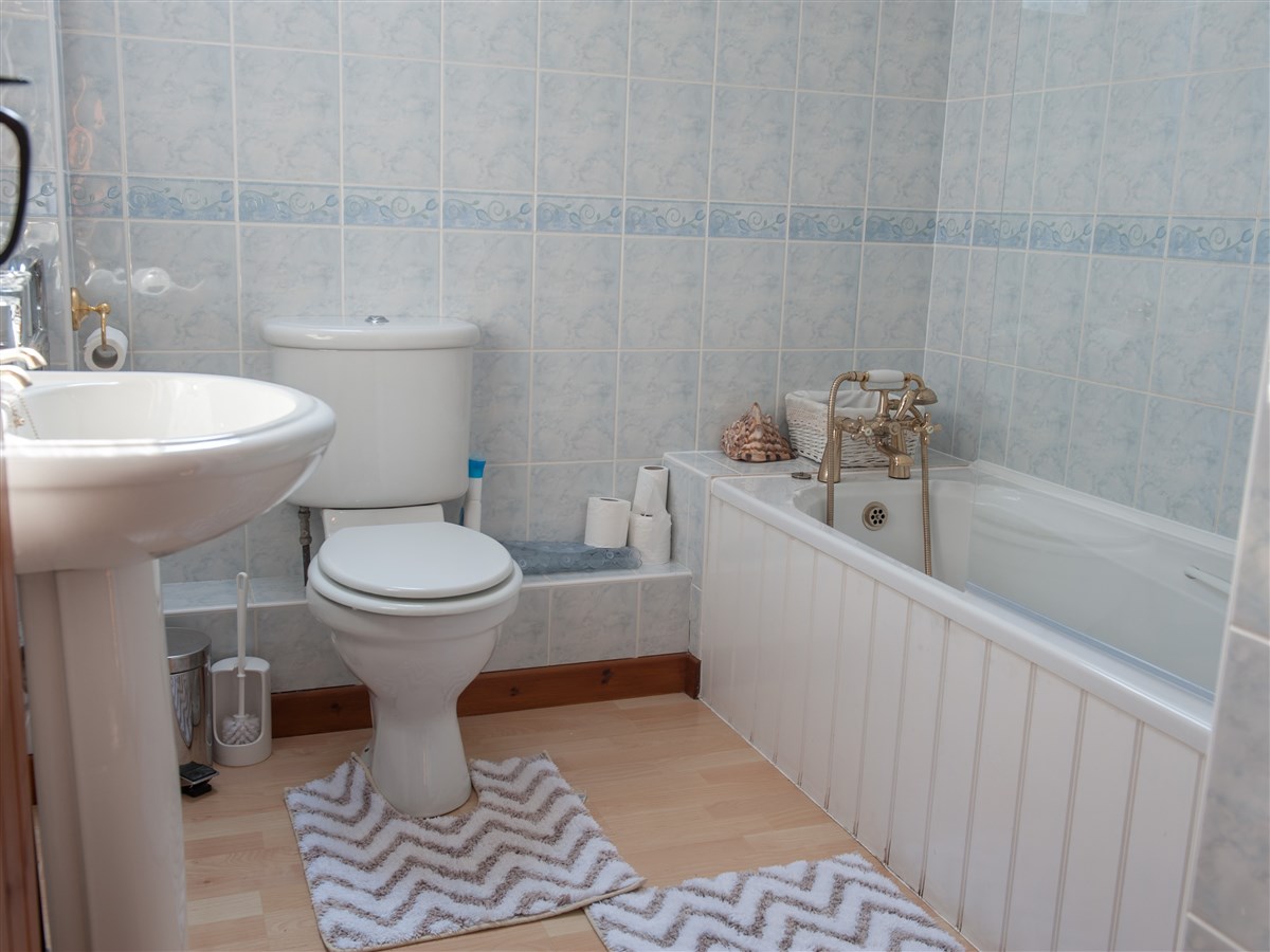 The bathroom in the Old Shippon