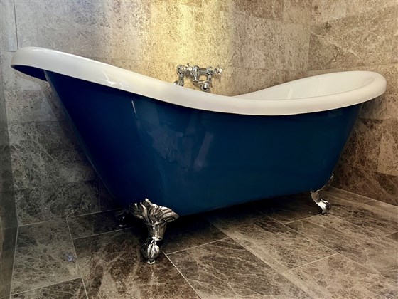 Roll Top Bath