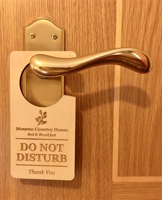 Cartello "Non disturbare" della Mourne Country House