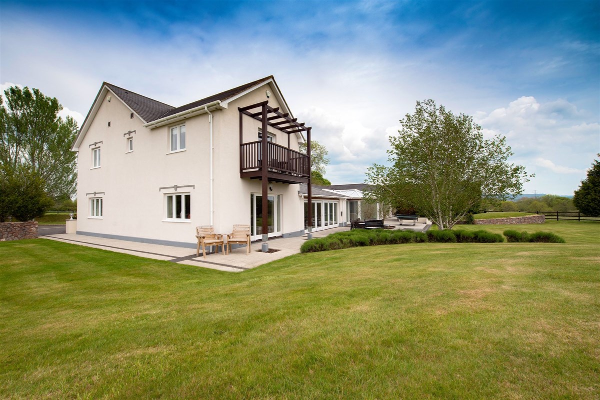 Set in private grounds admist the beautiful Devon countryside