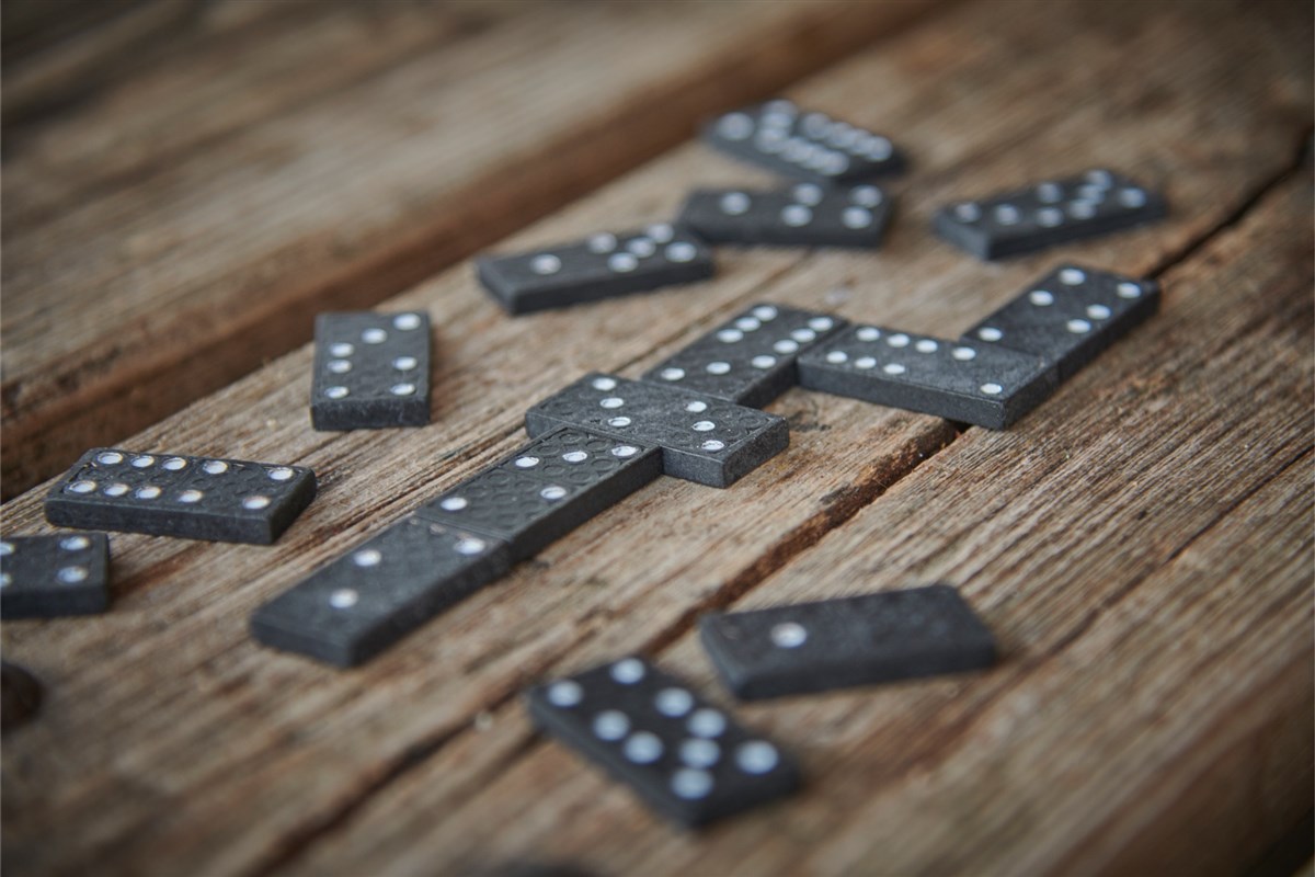 Dominó y otros juegos se pueden encontrar en los establos o zonas comunes.