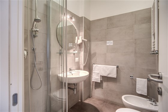 Badezimmer im Deluxe-Zimmer
