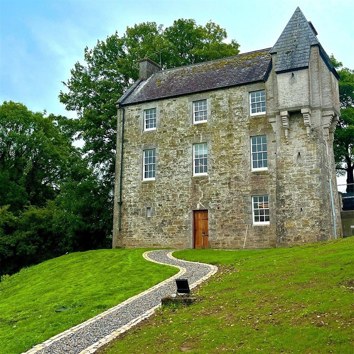 Cliff River Lodge on the Blackwater
