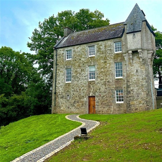 Cliff River Lodge on the Blackwater