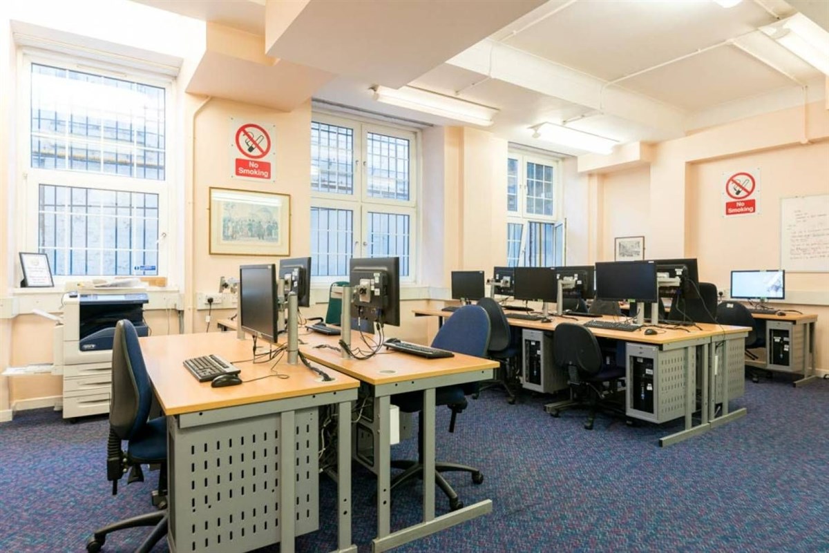 Sala de Informática (compartilhada com Langton Place)