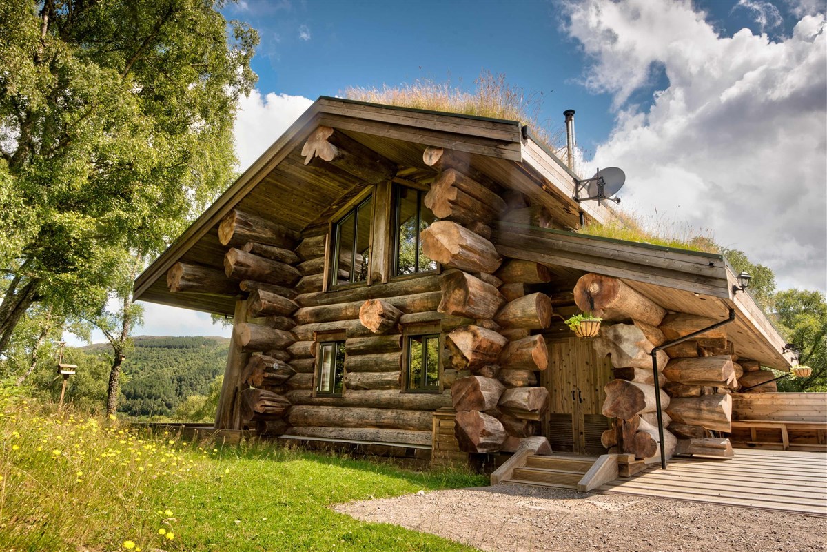 Certhia cabin exterior