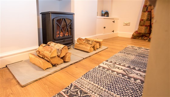 The Electric Stove gives a warm cottage feel !