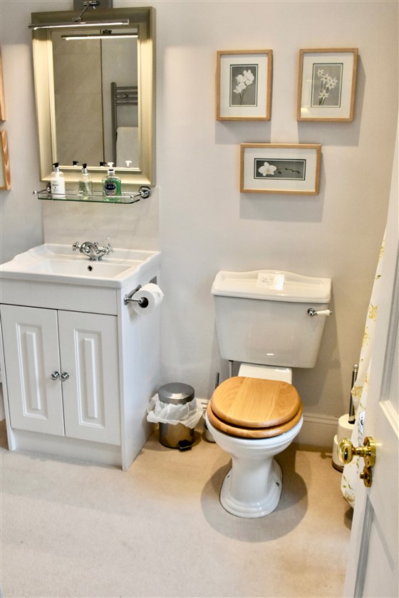 Annan Bathroom