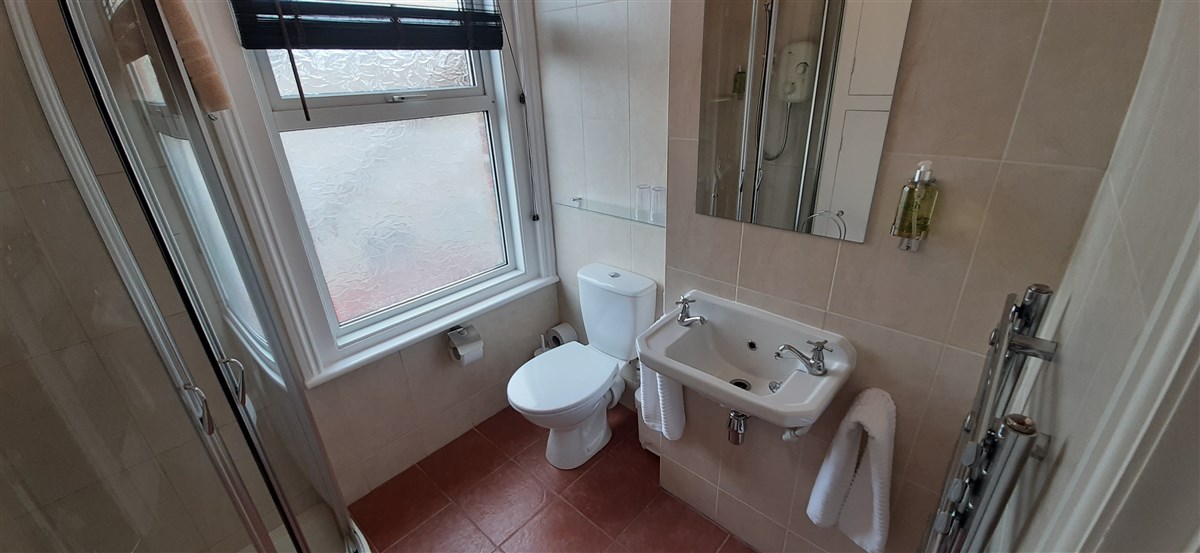 Cuarto de baño doble con baño privado