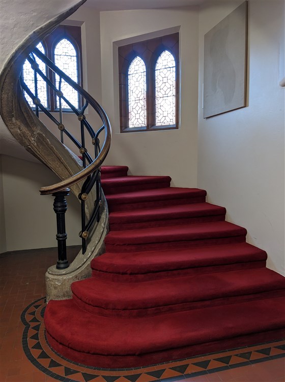 Scala a chiocciola rossa