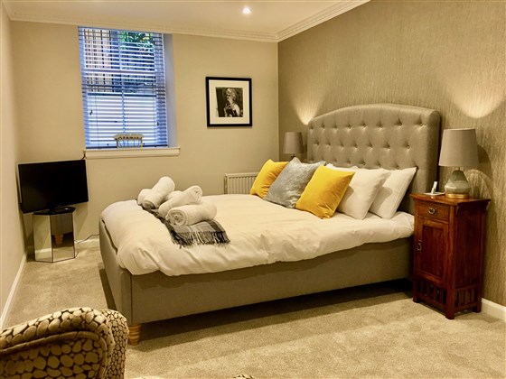 Spacious King size Bedroom with Ensuite