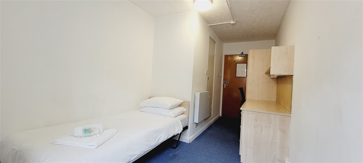 Quarto Individual Standard com Banheiro 