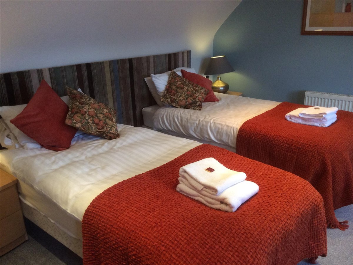 Twin room - Room 5 - 'Bennachie' - Top Floor