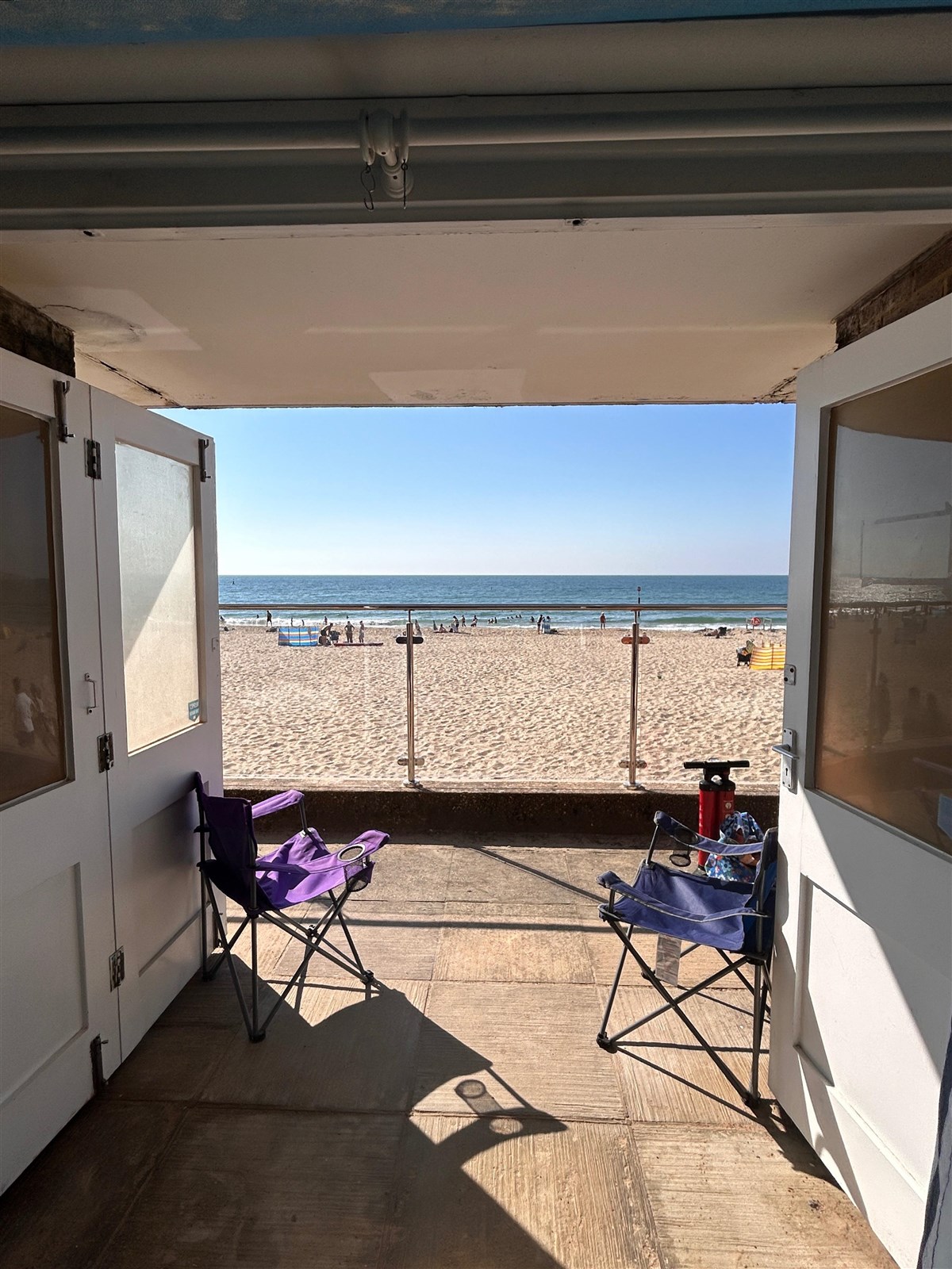 BEACH DAYS BEACH HUT
