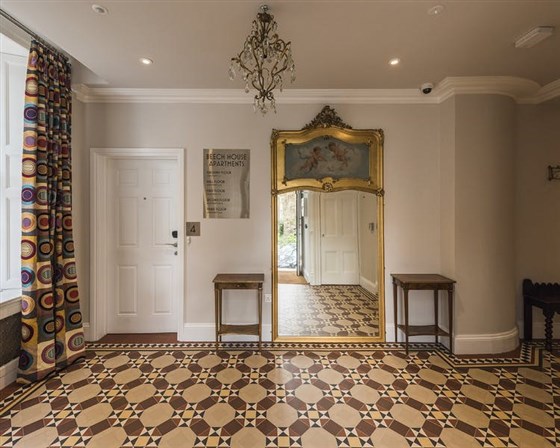 Victorian Villa - Entrance 