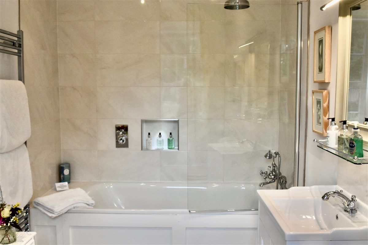 Annan Bathroom
