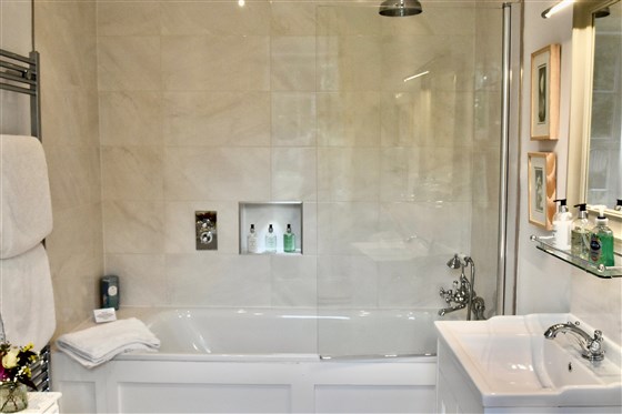 Annan Bathroom