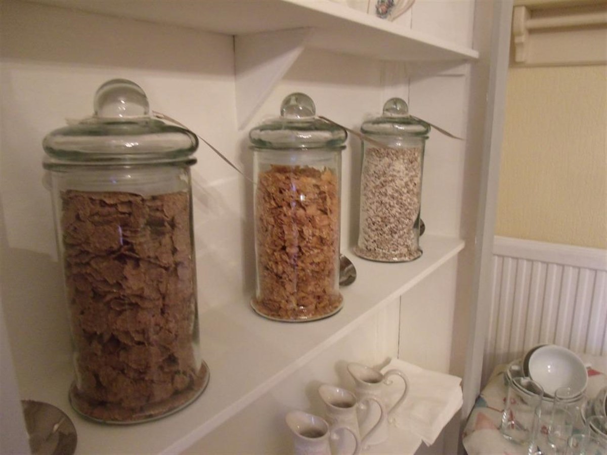 我们破旧别致的法式早餐室