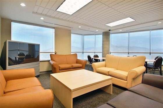 Guest Lounge 1 of 6