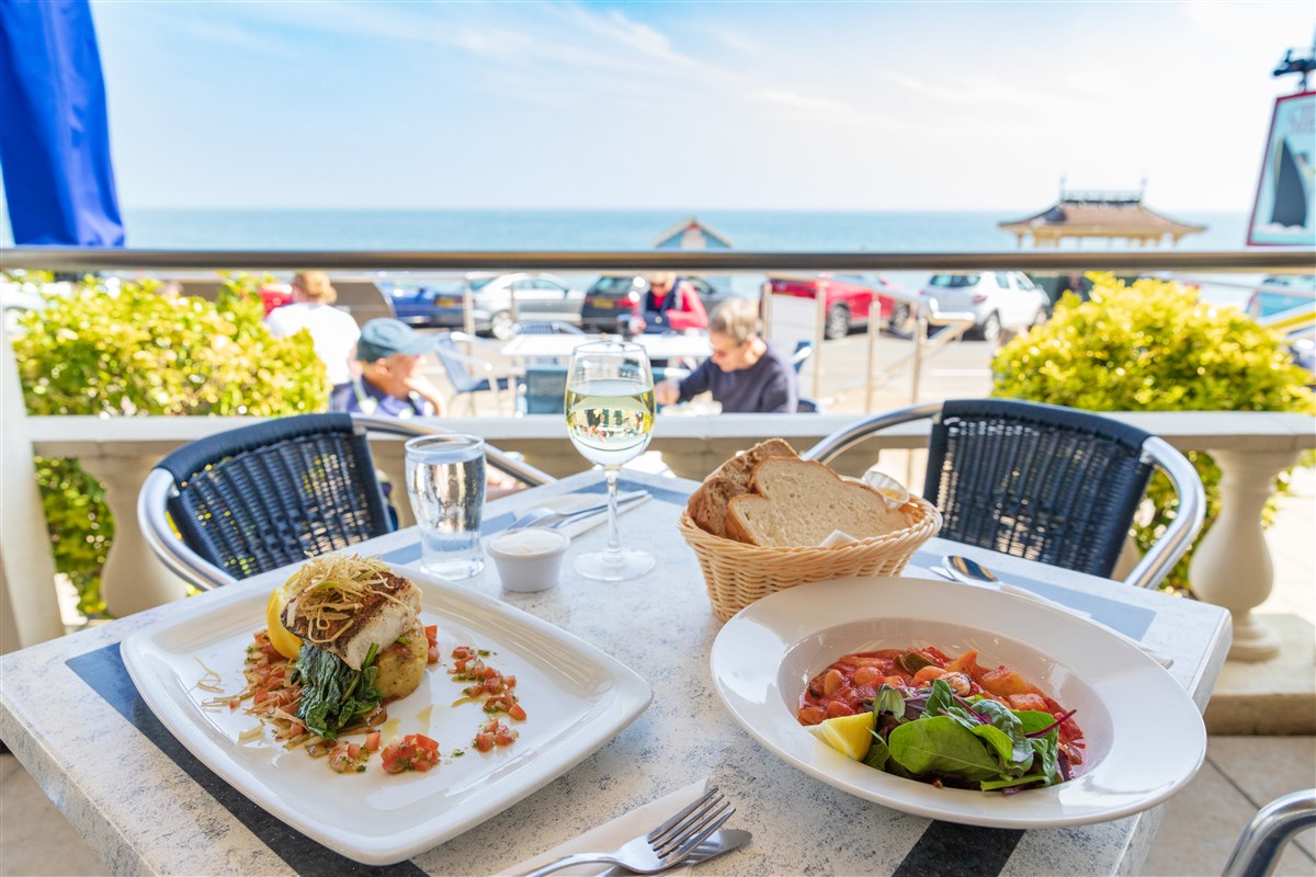 Almuerzo con Vistas al Mar