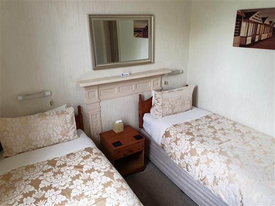 Zweibettzimmer mit eigenem Bad