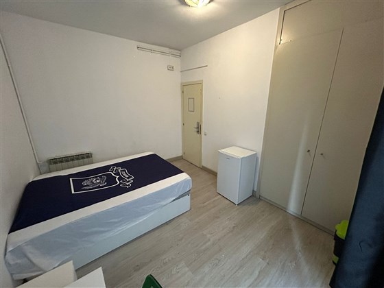 6110 简单居住，双人床