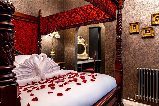 One-bedroom suite