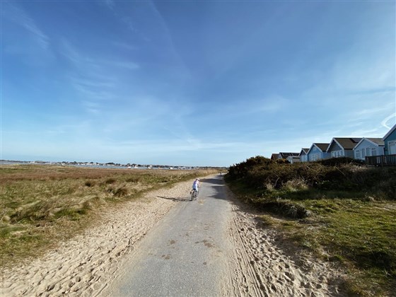 Public walkway at the rear of the hut