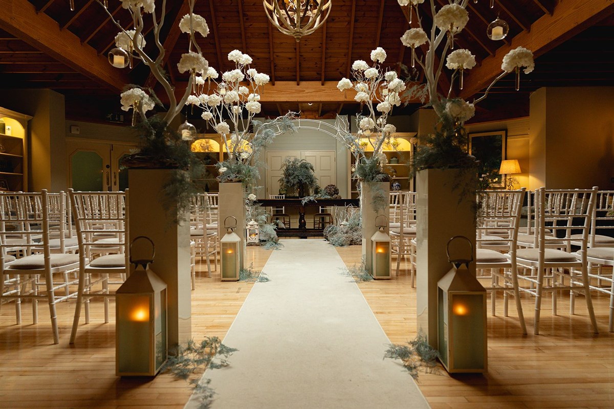 Winter Wedding Package | Love at Frost Sight | - Ceremony Room