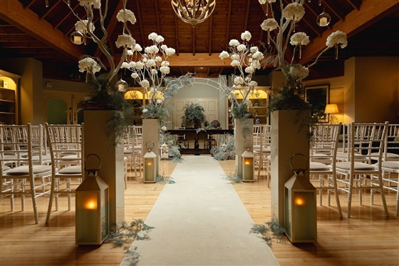 Winter Wedding Package | Love at Frost Sight | - Ceremony Room