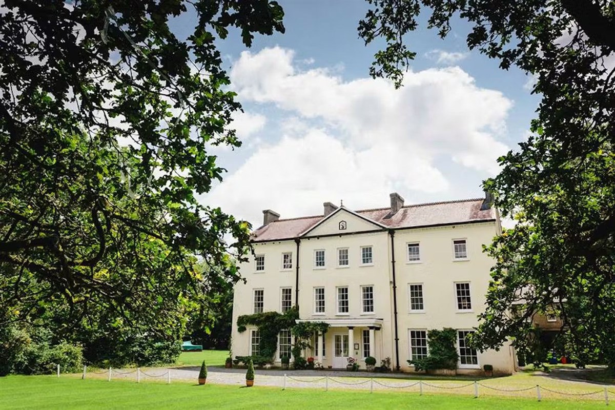 Glansevin Mansion