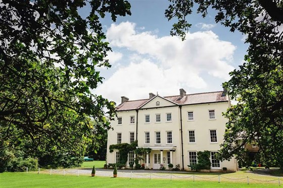 Glansevin Mansion