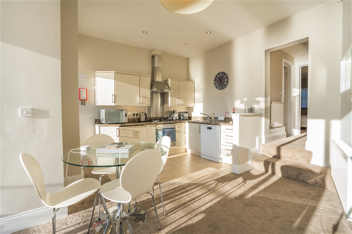 Dining Area & Kitchen