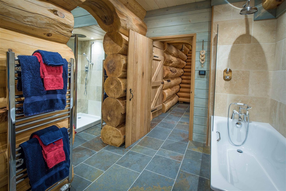 Ardea cabin bathroom