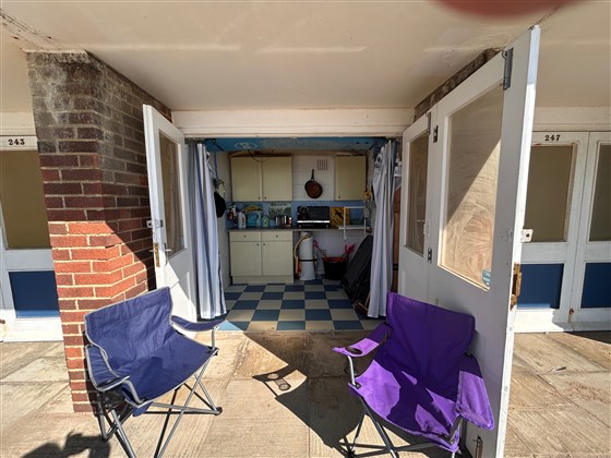 THE BEACH HUT